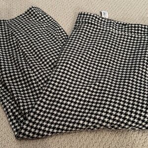 NWT: Mid-Rise Secret-Slim Pockets Plus-Size Pull-On Plaid Pants